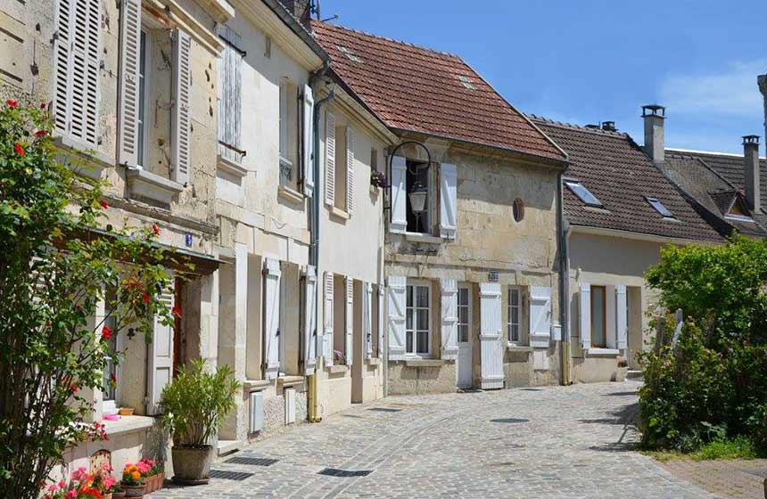 A quelques mètres : balade à pied dans la vieille ville de Crépy-en-Valois