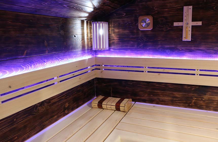 Le sauna au feu de bois, privatisé pour vous