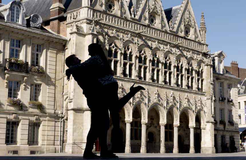 Balade en amoureux sur la Place de l’Hôtel de Ville de Saint-Quentin