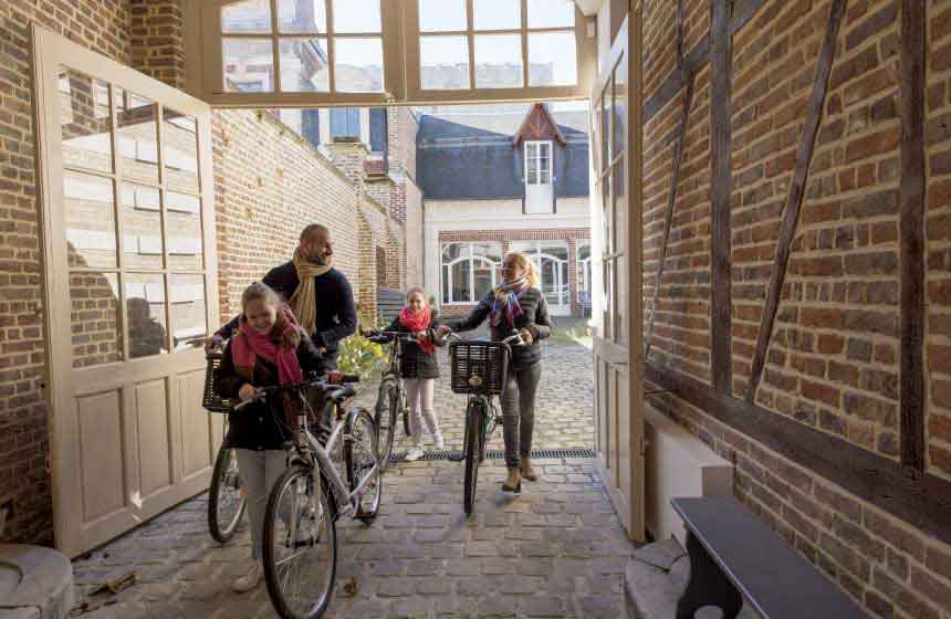 Balade en famille à vélo Maison d’hôtes The Gem à Amiens suite familiale