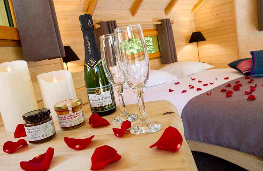 Soirée romantique dans votre cabane : commandez du champagne !