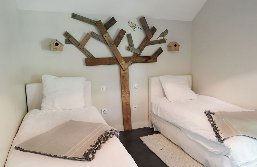 The Cocoon suite at Domaine de Fresnoy also has a second bedroom