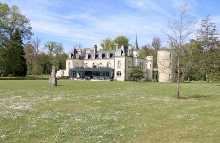 Château de Breuil à Bruyères et Montbérault