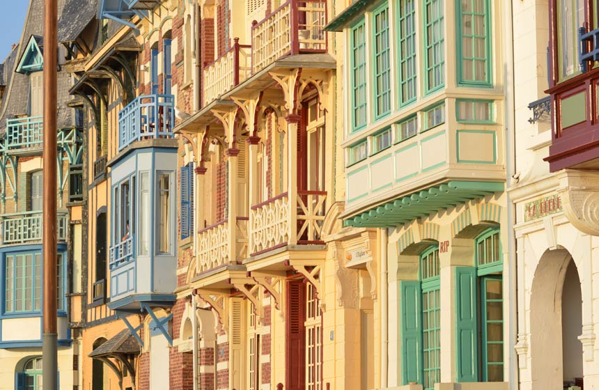 Les façades colorées des villas de Mers les Bains