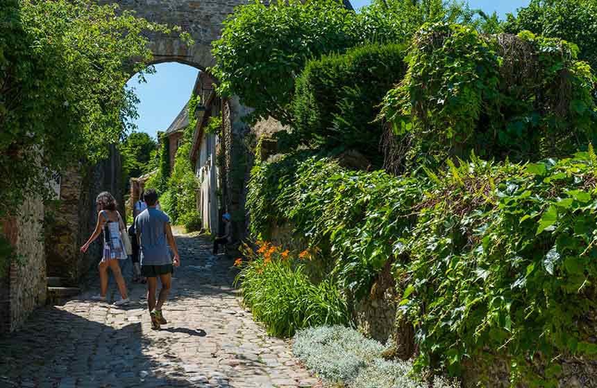 A 30 minutes : Gerberoy, classé parmi les plus beaux villages de France