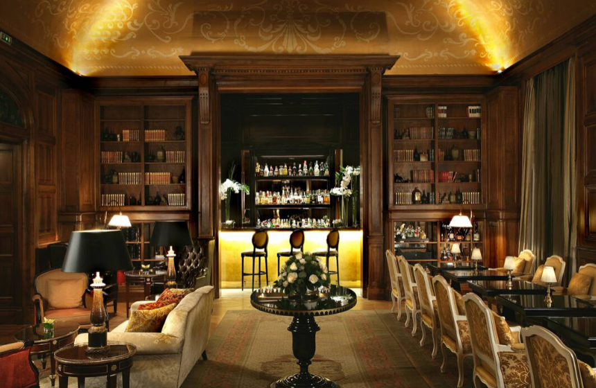 Le bar au Tiara Château Hôtel Mont Royal - Chantilly