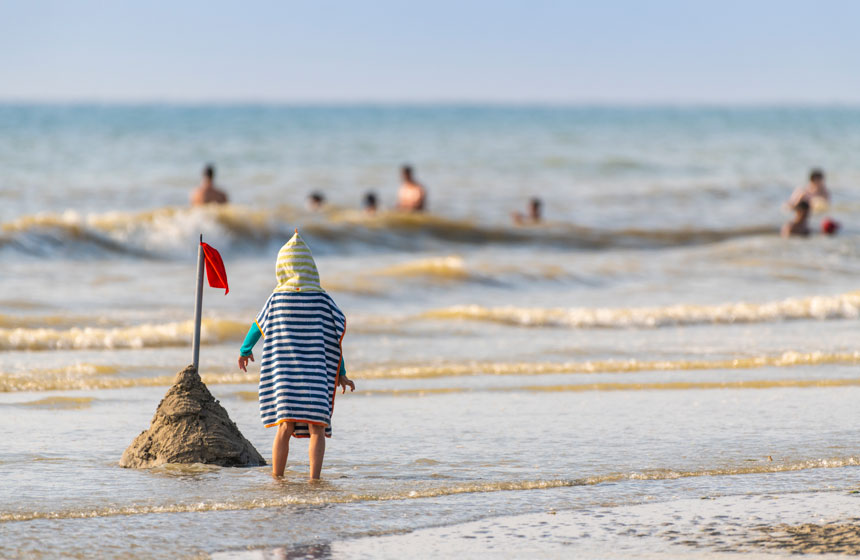 Grande plage de sable fin pour le bonheur des enfants