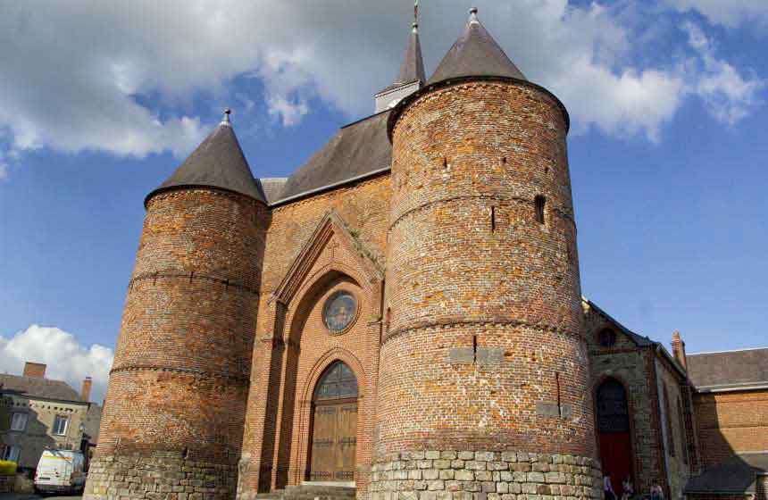 Une église fortifiée en Thiérache