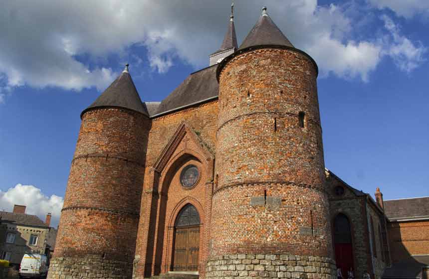 Une église fortifiée en Thiérache