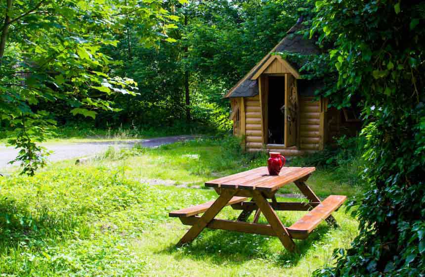 Une petite cabane en bois : le kota-grill finlandais de la Maison de l’Omignon