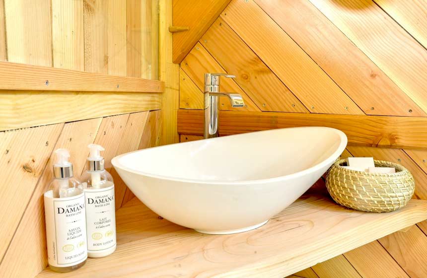 Votre cabane est équipée d’une vraie salle de bains à Rosoy-en-Multien