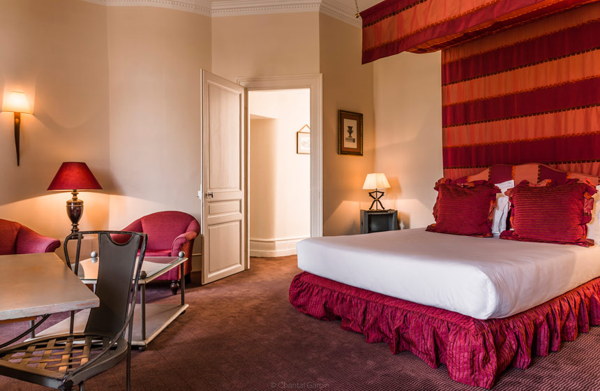 Votre chambre luxe rouge - Château de Tilques