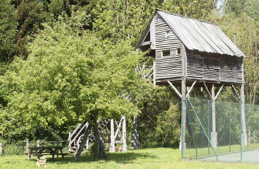 La Grange de Mormal à Locquignol, cabane perchée dans les arbres, à 6m