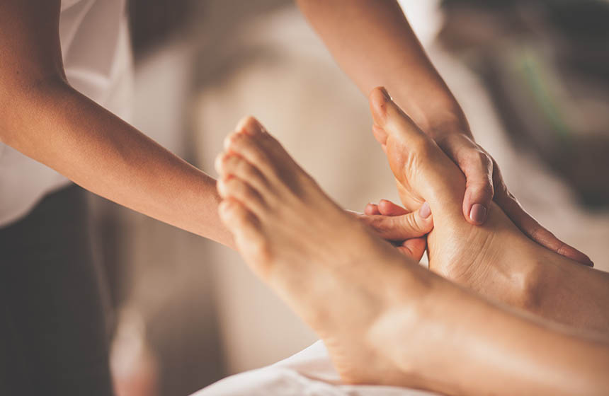 Un massage ayurvédique, dispensé dans l'intimité de votre chambre