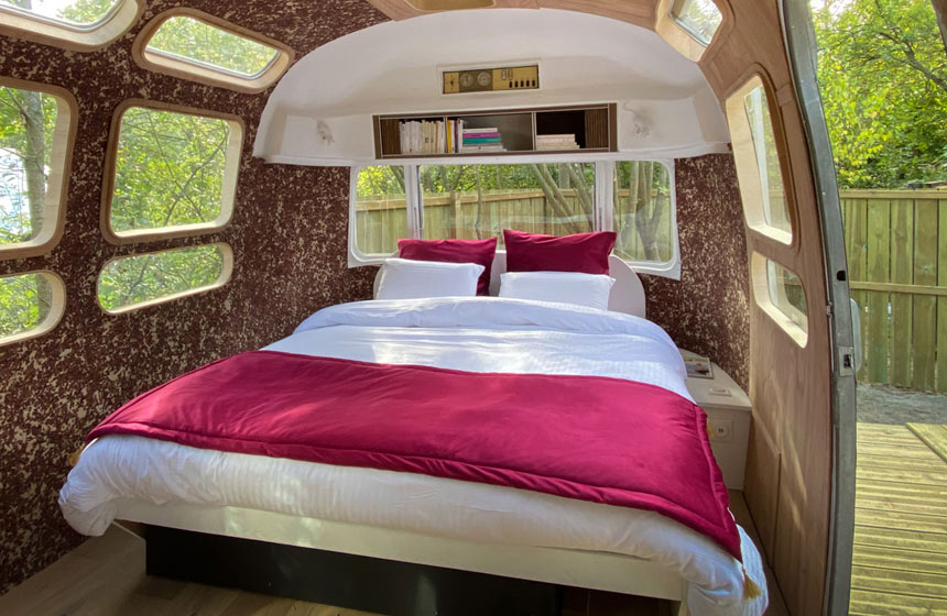 Intérieur confort et spacieux en Caravane Airstream 
