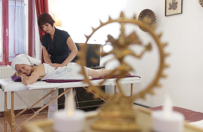 Massage ayurvédique adapté à votre profil : laissez-vous aller...