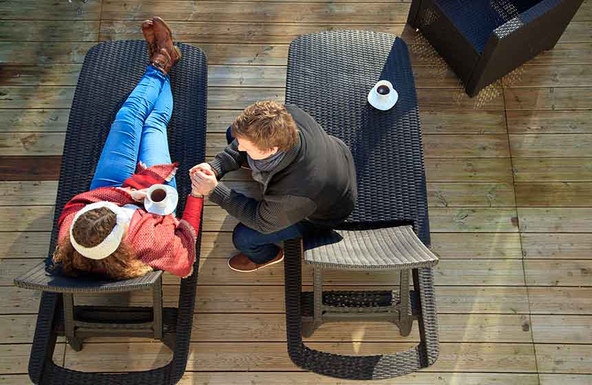 Pausez-vous sur la terrasse pour un grand bol d'air et un chocolat chaud !