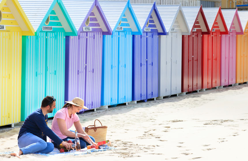 Cabines de plage tout en couleurs à Stella-plage